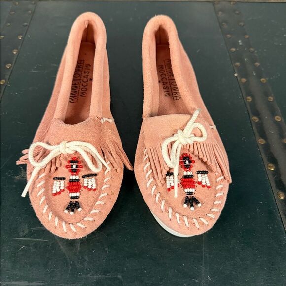 Minnetonka Moccasin Women Pink Suede Leather Beaded Thunderbird Slip On Size 6.5 - Picture 2 of 5